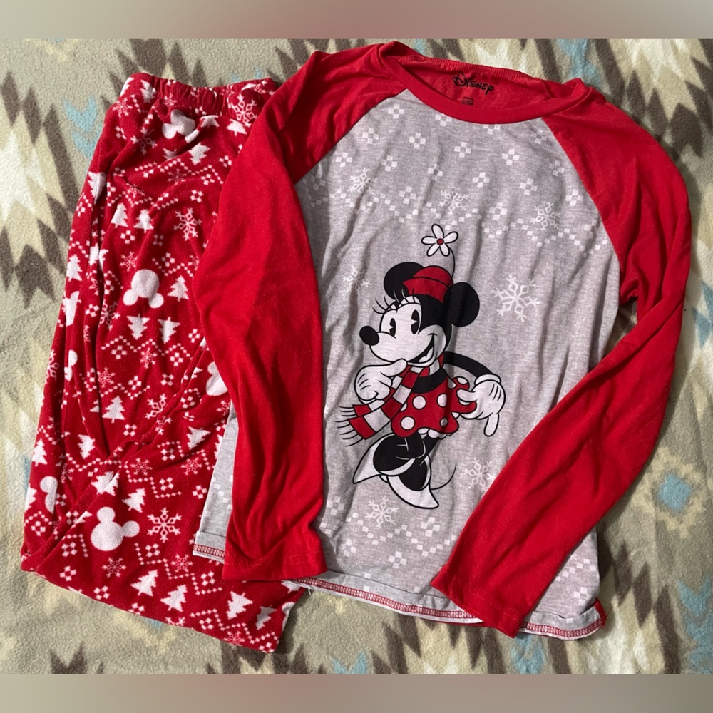 Woman’s Disney Mickey Mouse pajama set